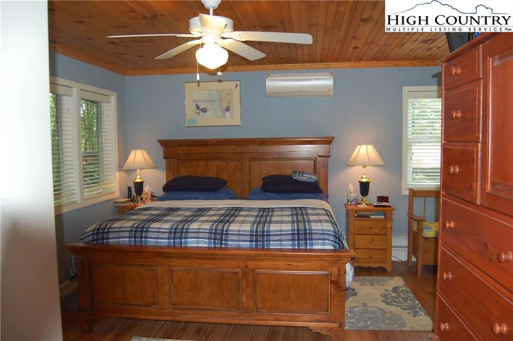 Image number 10 for the current listing