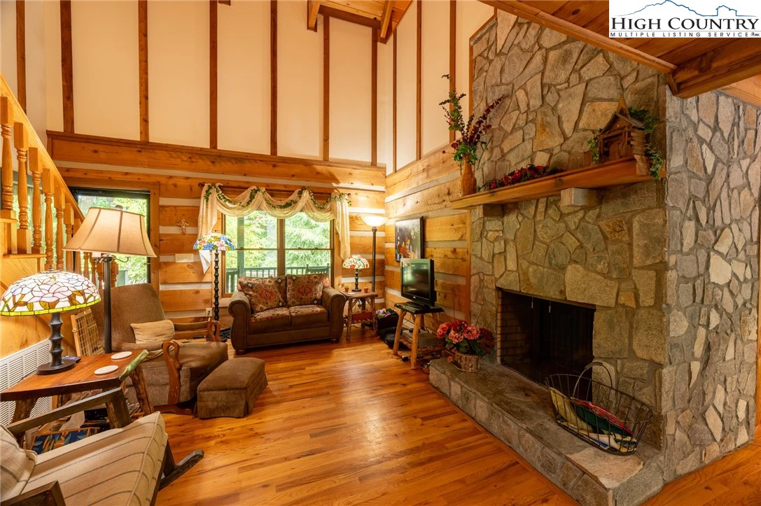 Image number 2 for the current listing