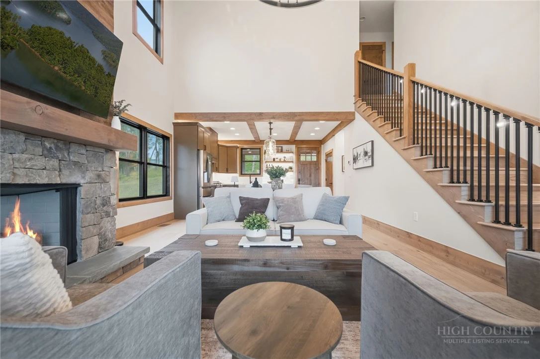 Image number 4 for the current listing