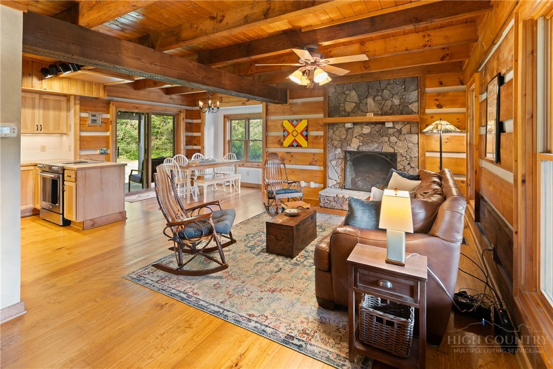 Image number 7 for the current listing