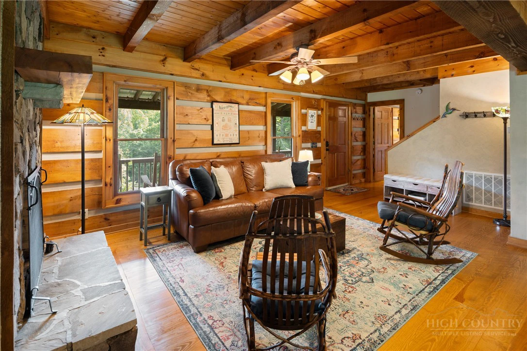 Image number 9 for the current listing