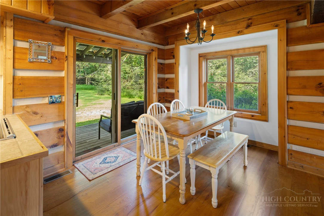 Image number 11 for the current listing