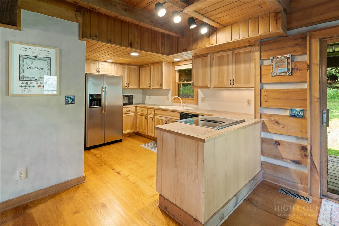 Image number 12 for the current listing