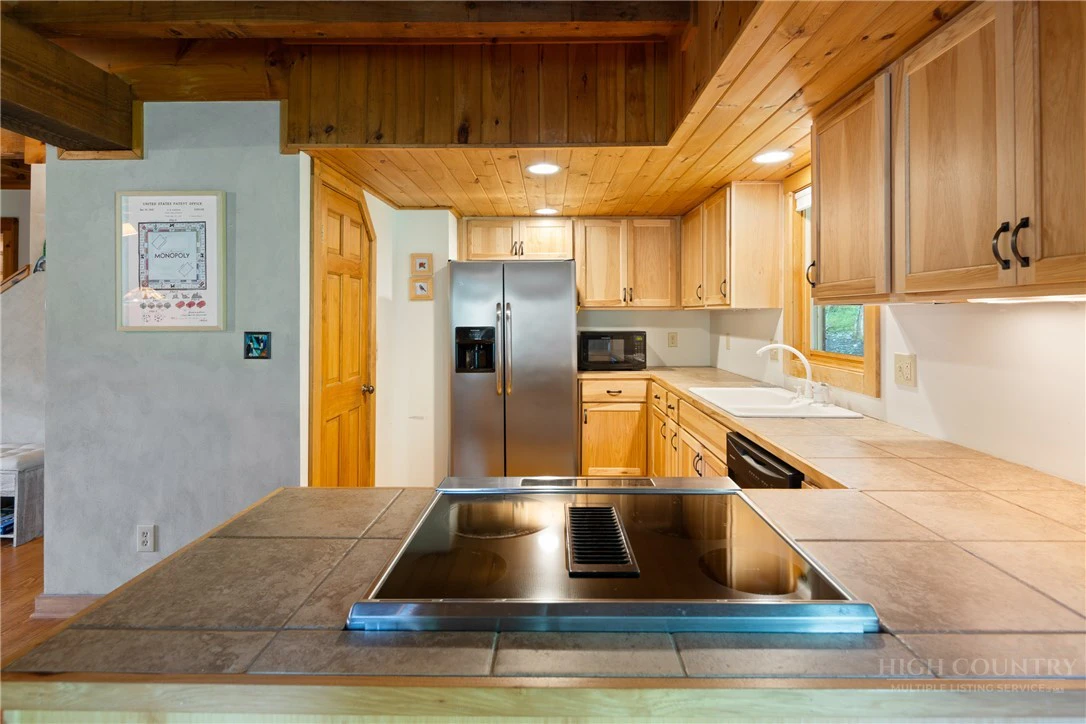 Image number 15 for the current listing