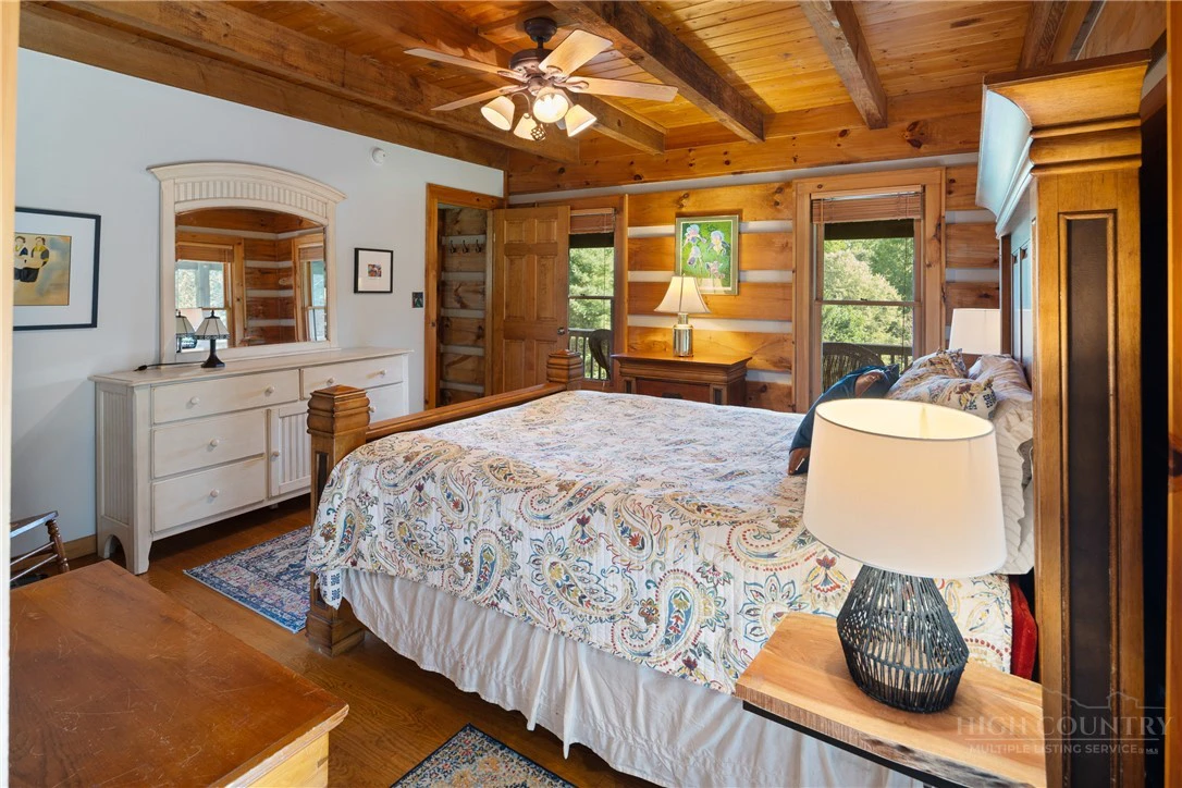 Image number 18 for the current listing