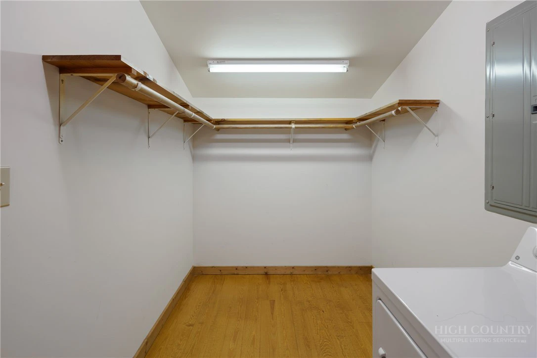 Image number 21 for the current listing
