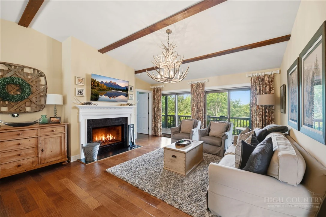 Image number 5 for the current listing