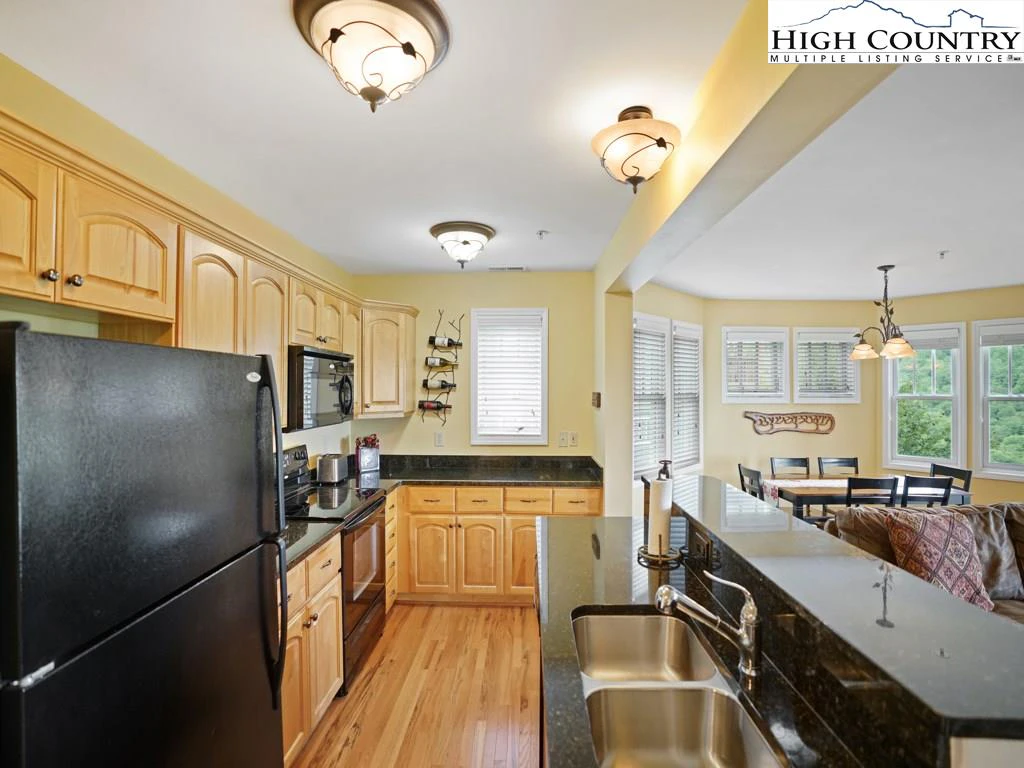 Image number 12 for the current listing