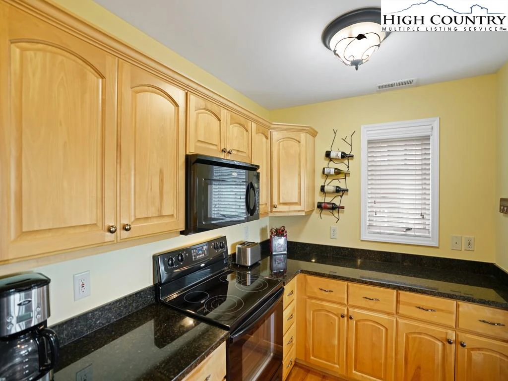 Image number 11 for the current listing