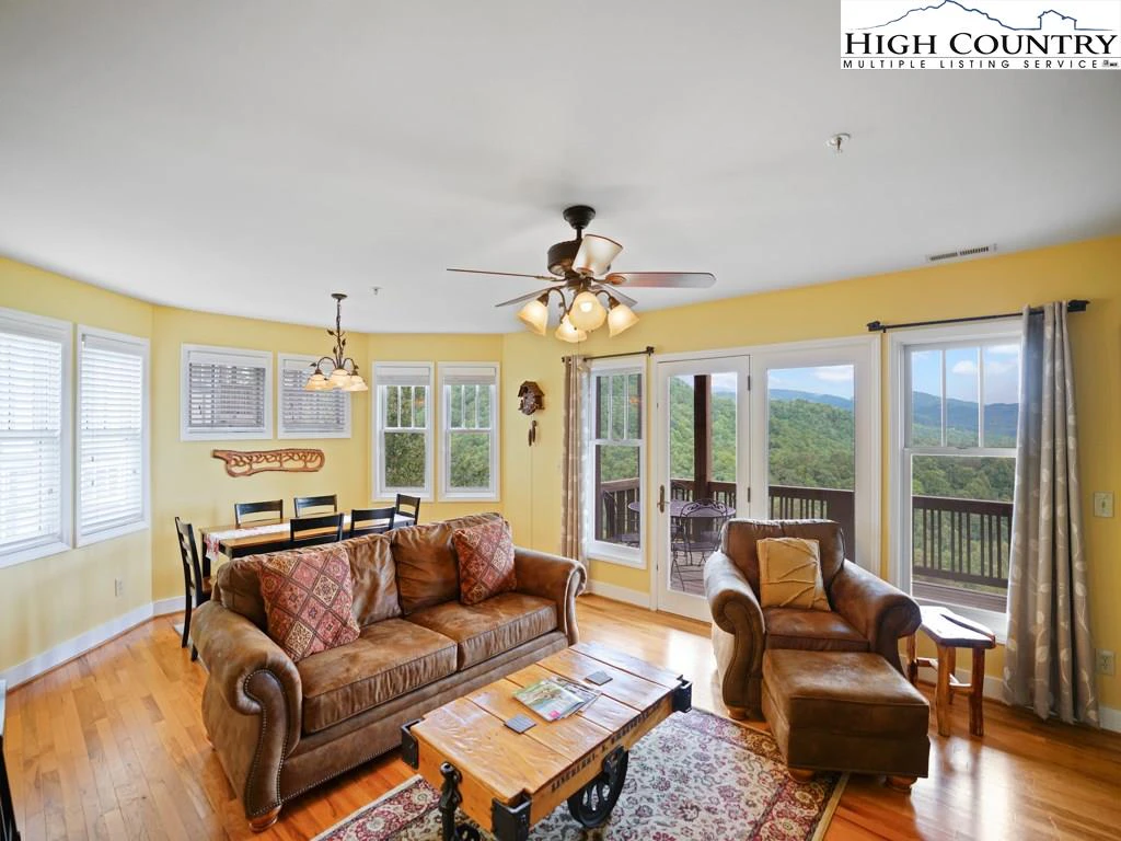 Image number 9 for the current listing