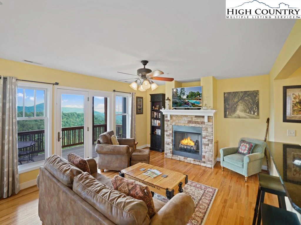 Image number 8 for the current listing