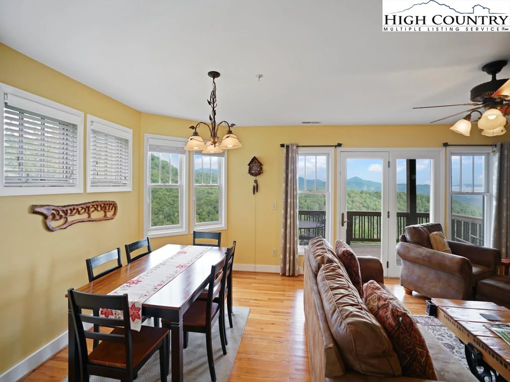 Image number 7 for the current listing