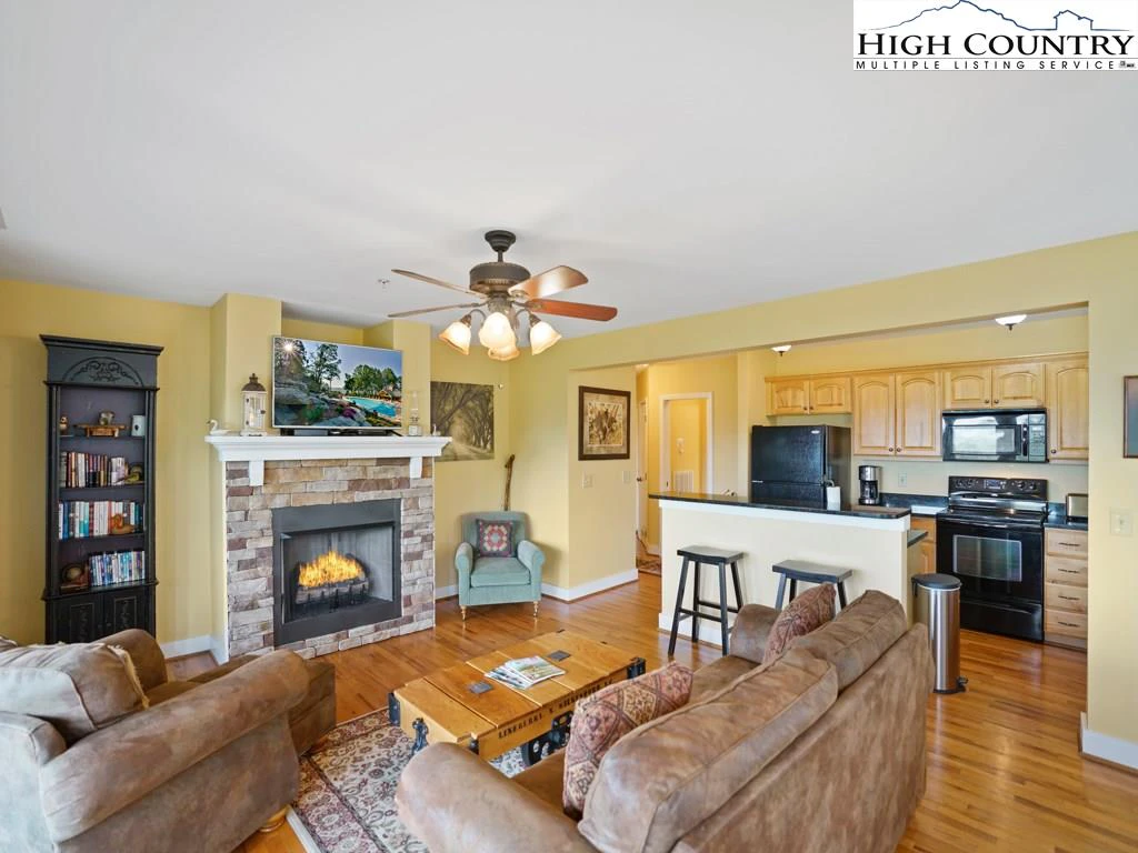 Image number 6 for the current listing