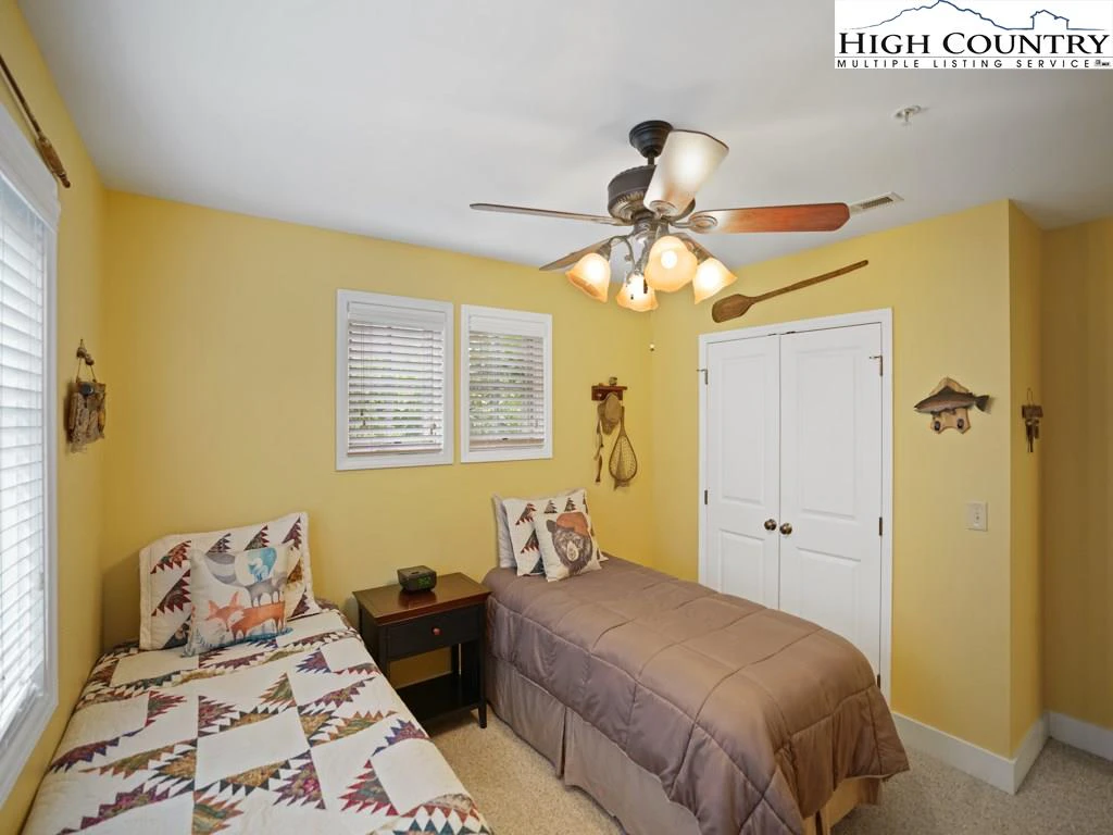 Image number 3 for the current listing