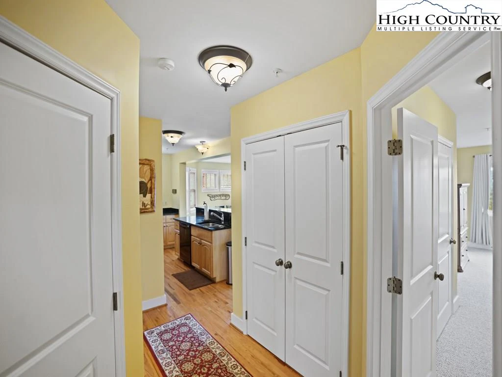 Image number 19 for the current listing