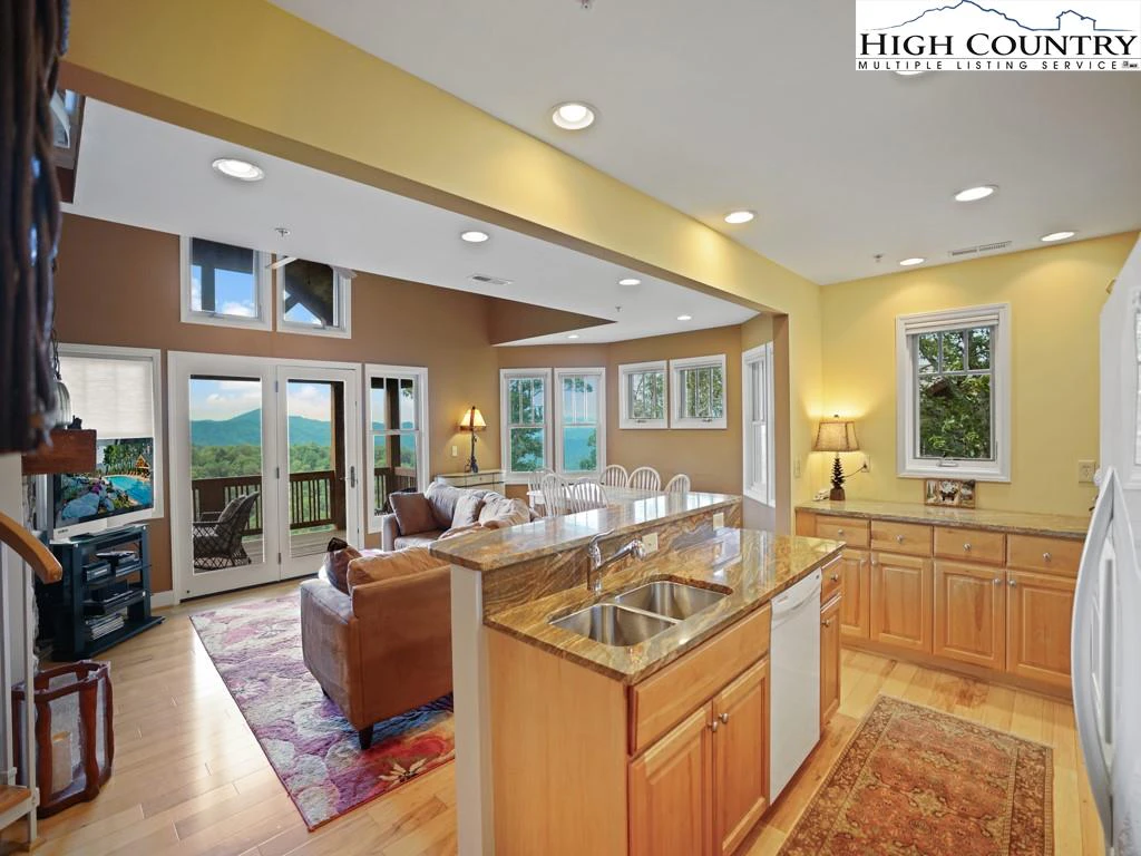 Image number 2 for the current listing