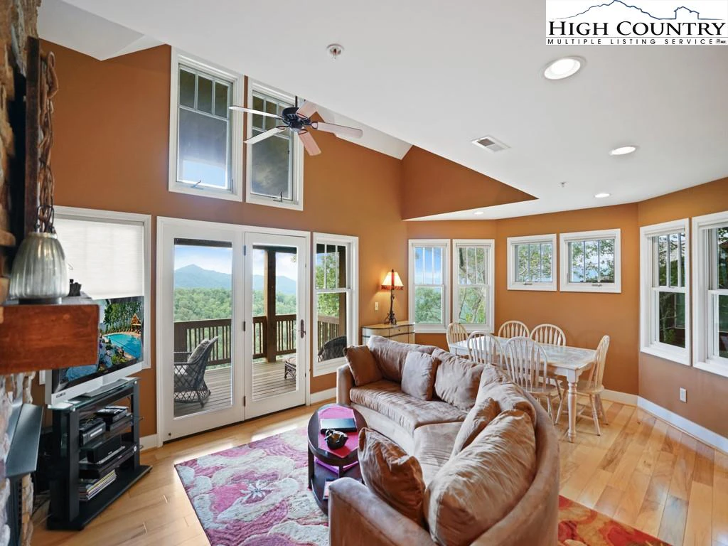 Image number 12 for the current listing