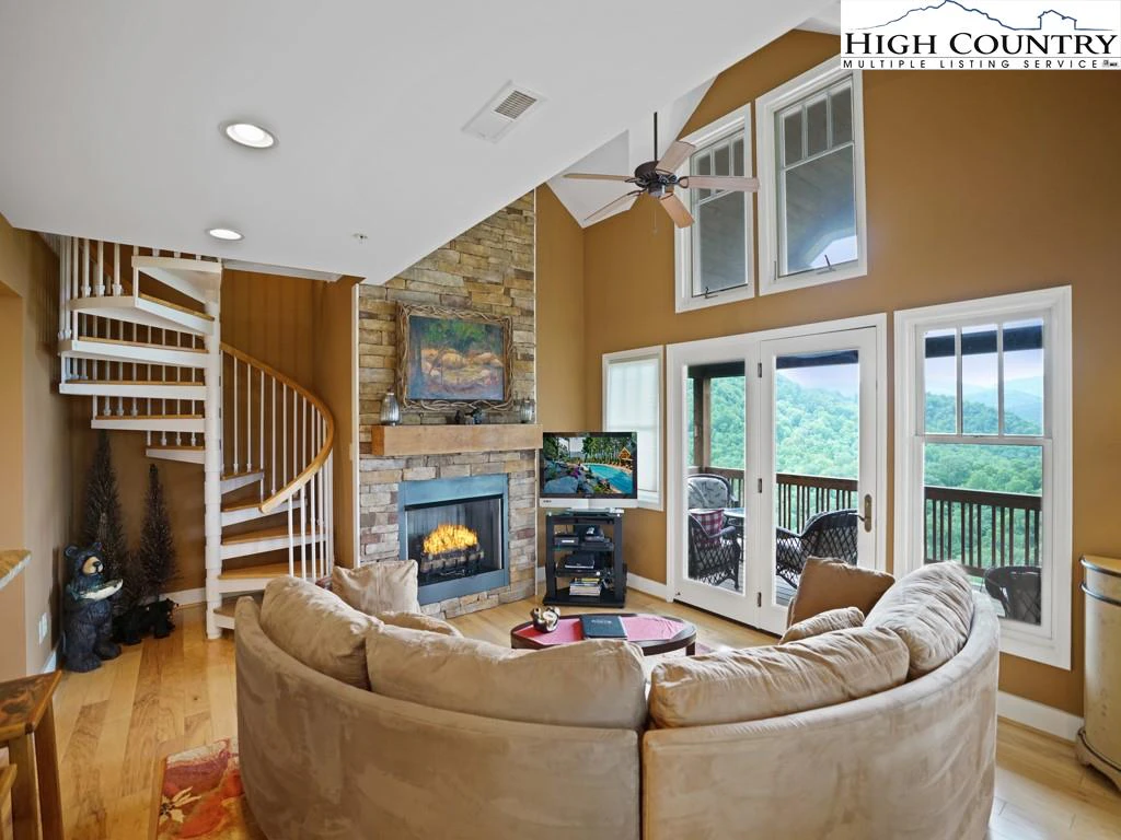 Image number 11 for the current listing