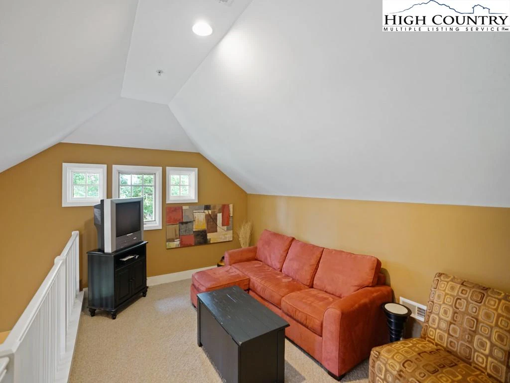 Image number 5 for the current listing
