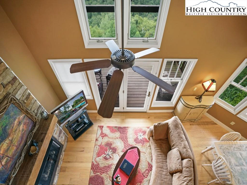Image number 3 for the current listing