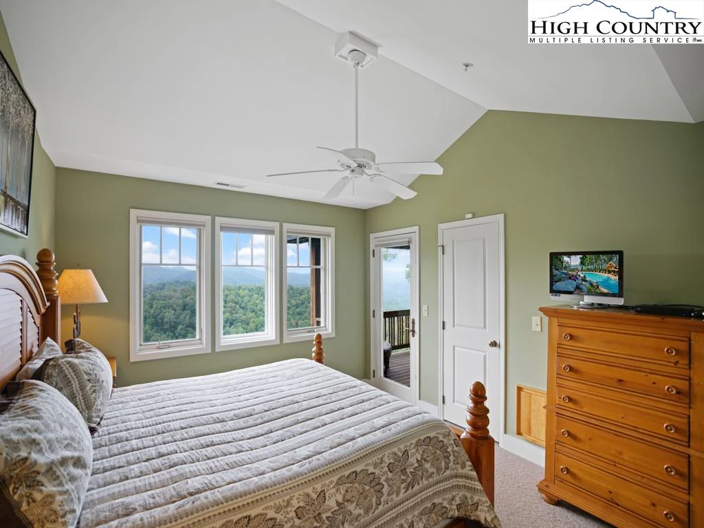 Image number 19 for the current listing