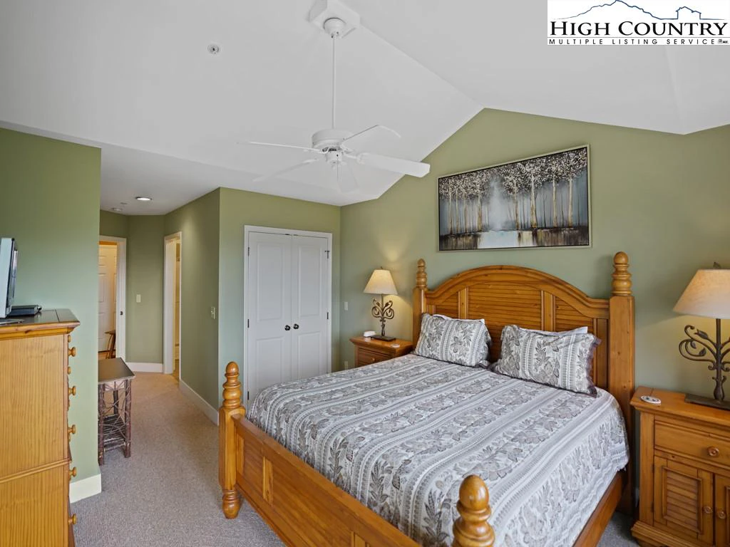 Image number 18 for the current listing