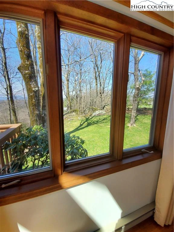 Image number 21 for the current listing