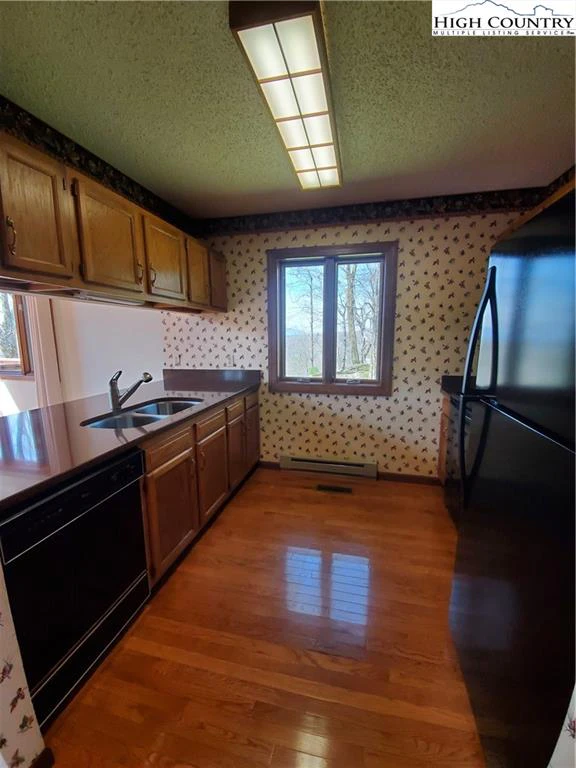 Image number 19 for the current listing