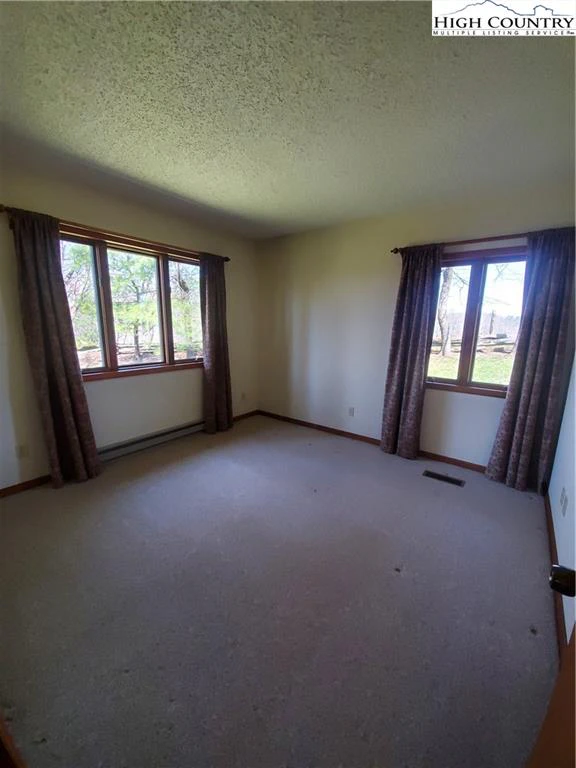 Image number 16 for the current listing