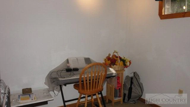 Image number 20 for the current listing