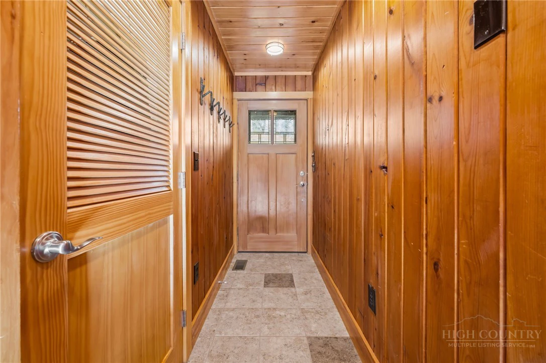 Image number 10 for the current listing