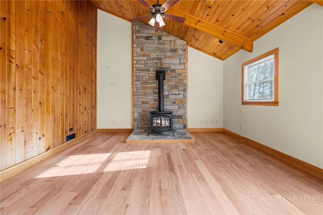 Image number 13 for the current listing