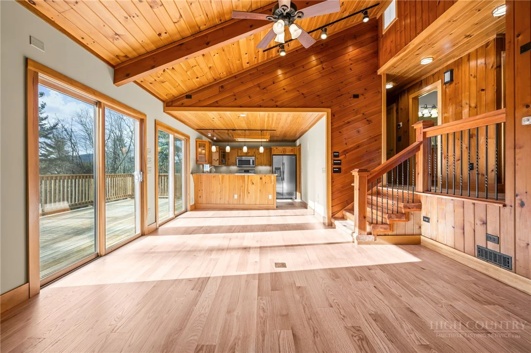 Image number 15 for the current listing