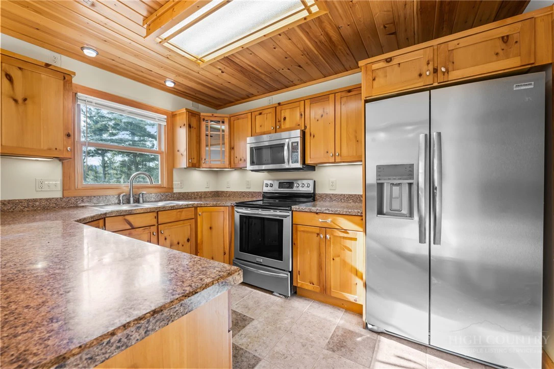 Image number 18 for the current listing