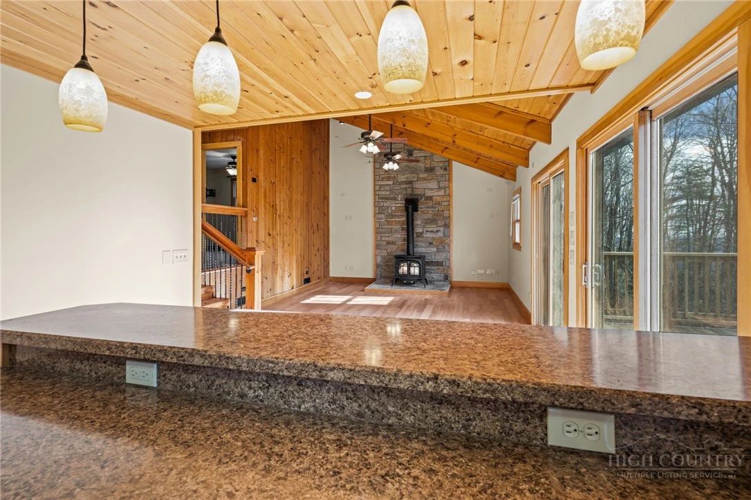 Image number 20 for the current listing