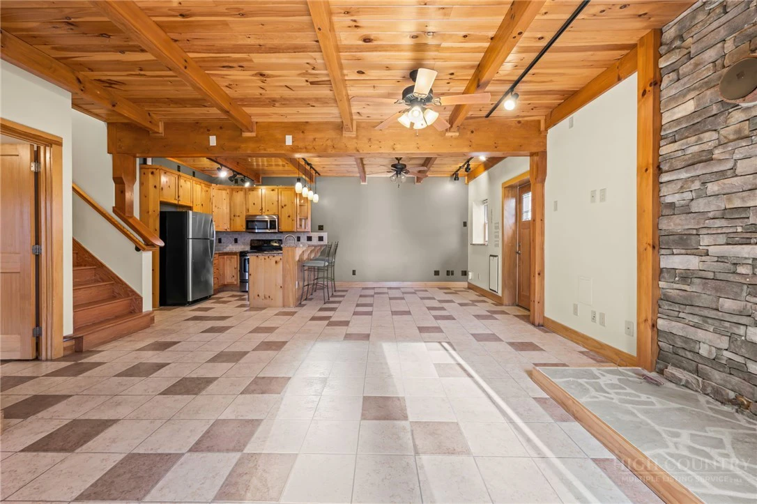 Image number 14 for the current listing