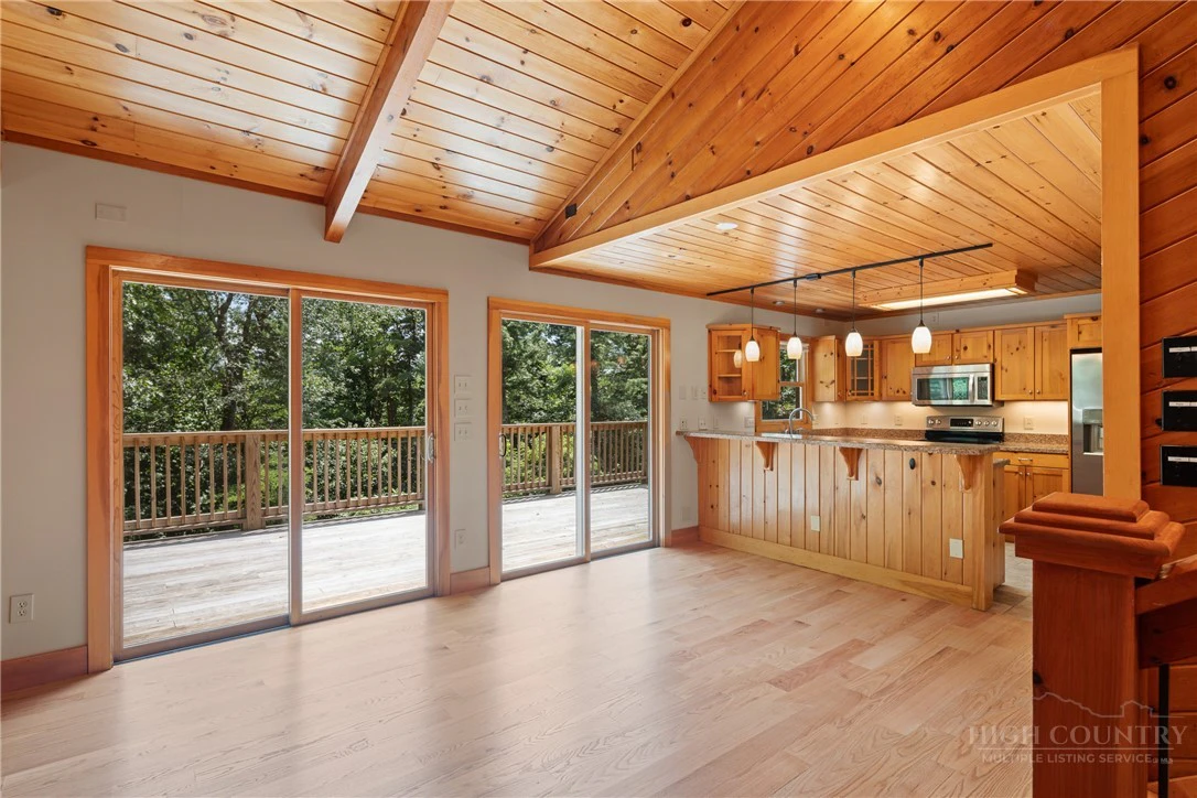 Image number 4 for the current listing