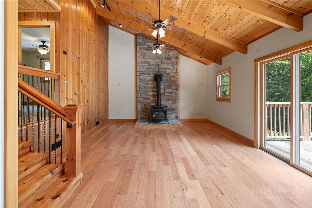 Image number 11 for the current listing