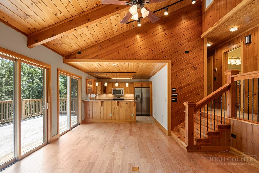 Image number 15 for the current listing