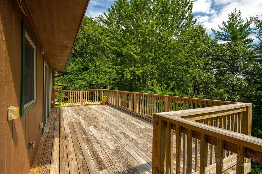 Image number 16 for the current listing