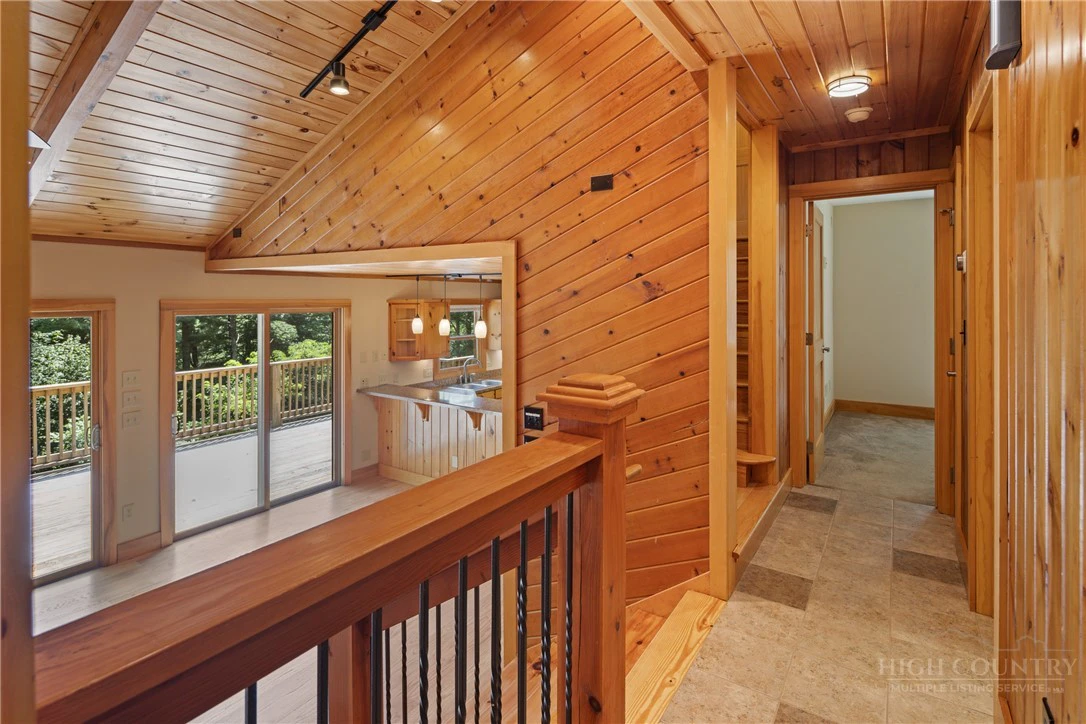 Image number 18 for the current listing