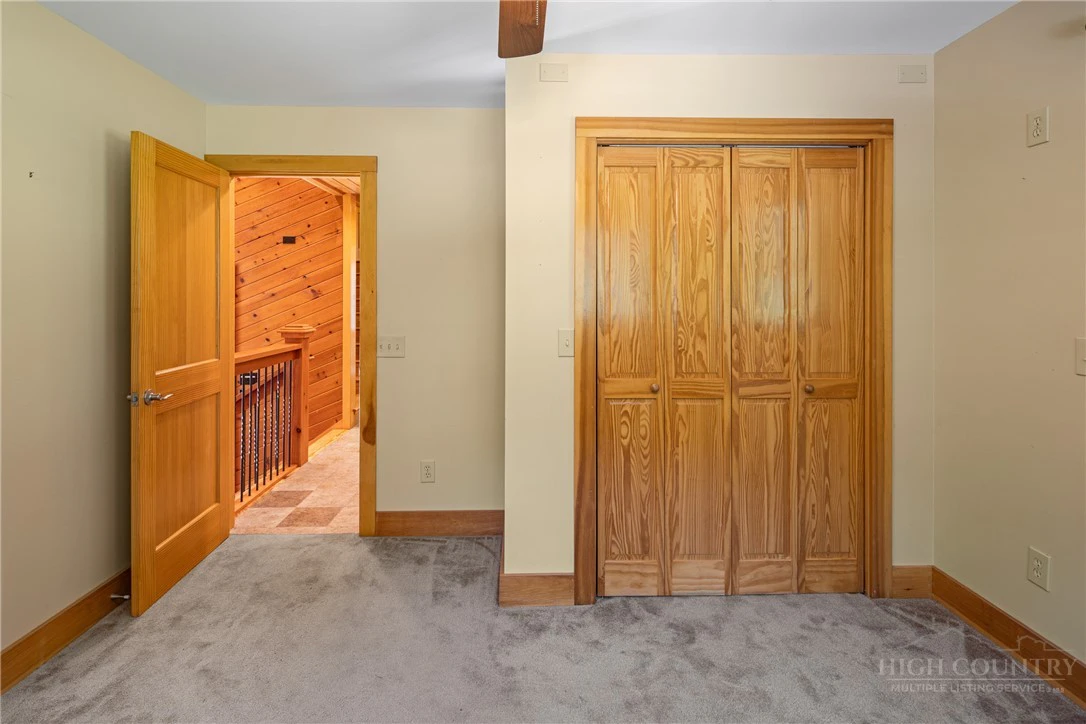 Image number 21 for the current listing