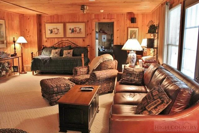 Image number 5 for the current listing