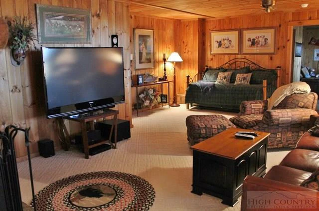 Image number 7 for the current listing