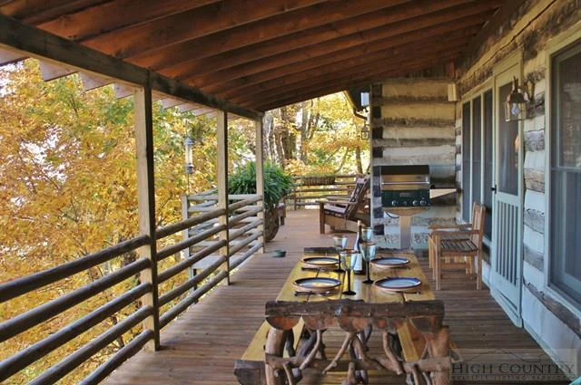 Image number 28 for the current listing