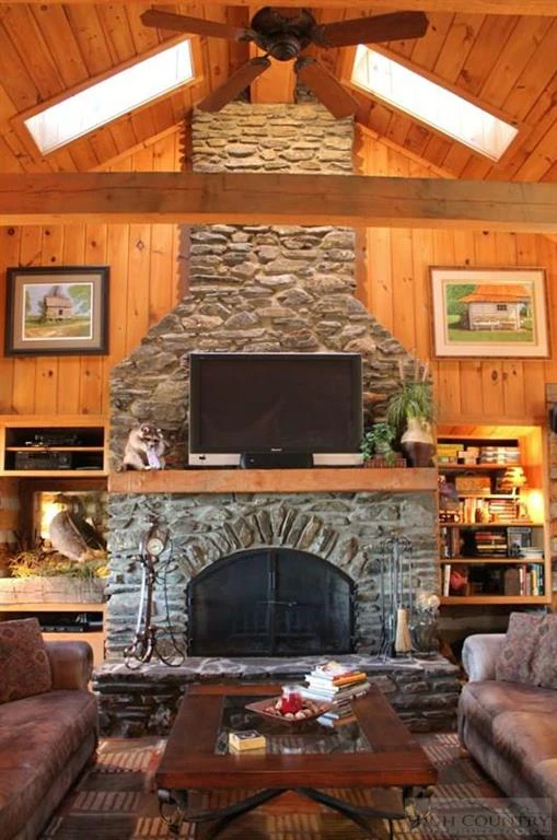 Image number 20 for the current listing