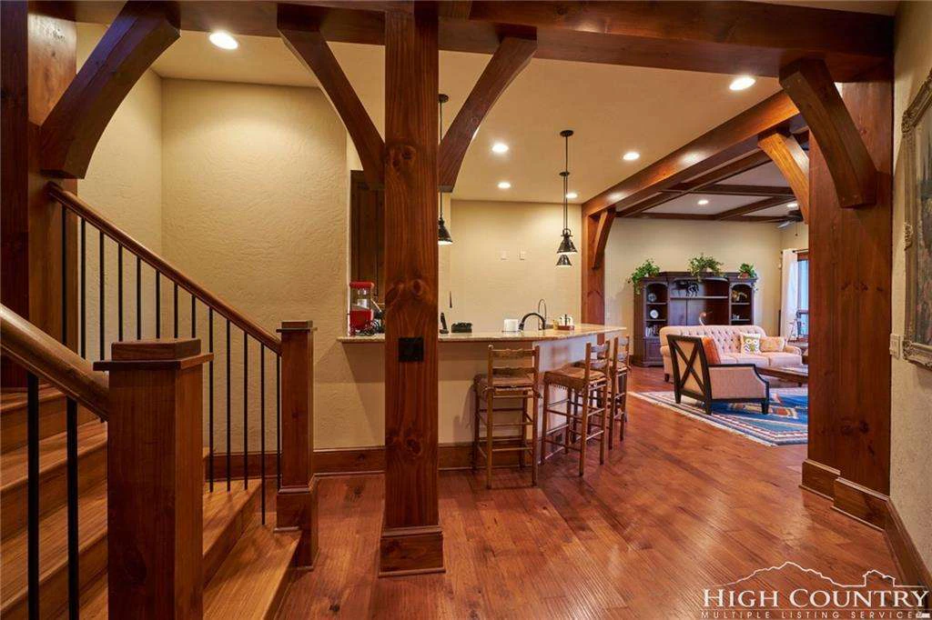 Image number 3 for the current listing
