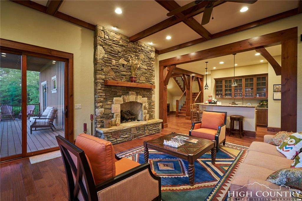 Image number 6 for the current listing