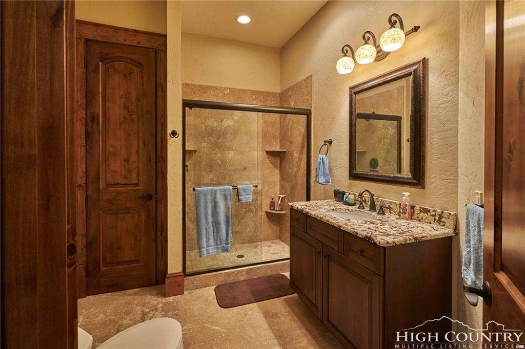 Image number 12 for the current listing