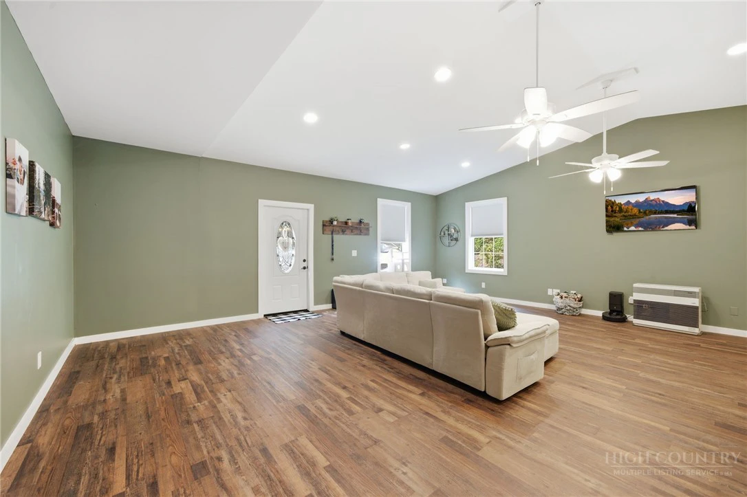 Image number 5 for the current listing